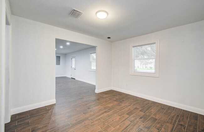 Building Photo - 536 Robert E Lee Dr