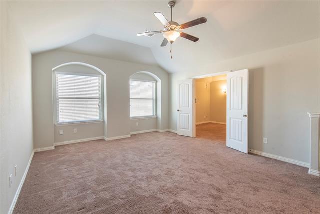 Building Photo - 16604 Central Garden Ln