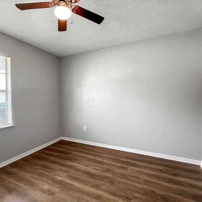 Building Photo - Pet-Friendly 5BR/2BA Home w/ Garage & Fenc...