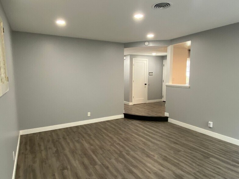 Building Photo - 1144 Carson St