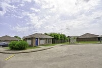 Building Photo - 100 Justin Wy