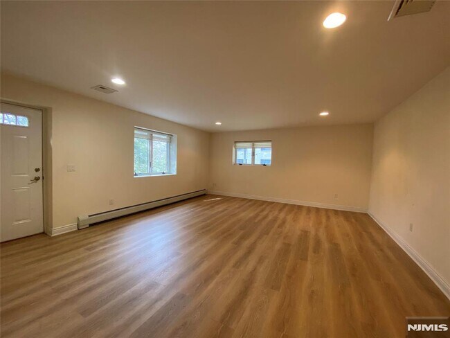 Building Photo - 517A Lawn Ave