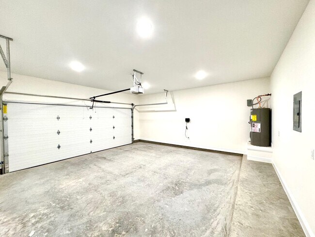 Building Photo - 1405 Eagles Ln