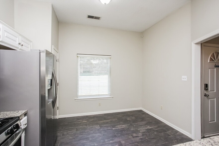 Building Photo - 5822 Michaelson Dr