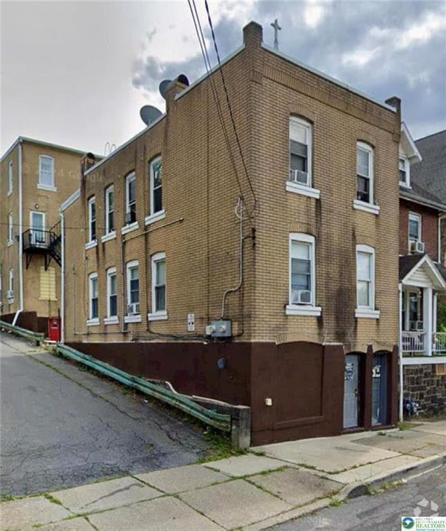 Building Photo - 625 E 4th St