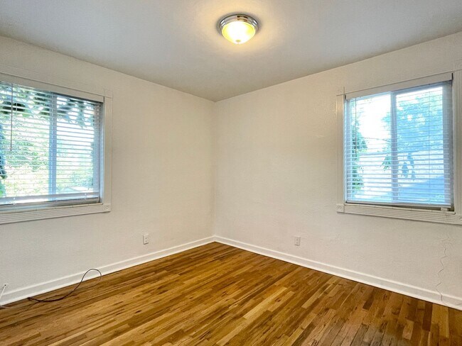 Building Photo - 2131 E Atkin Ave