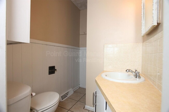 Building Photo - 1615 W Crawford St