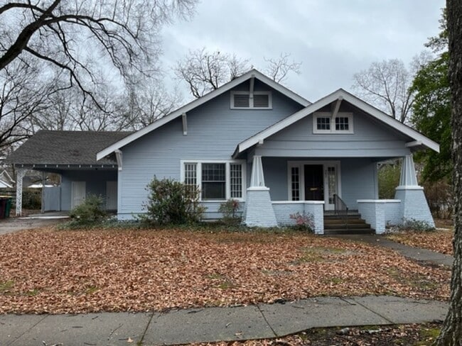 Building Photo - Beautifully rehabbed 4 Bedroom 2 Bath olde...