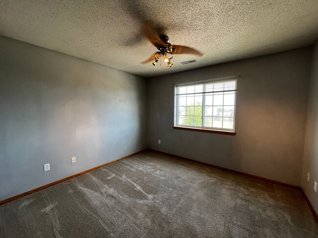 Building Photo - Adorable 2 Bedroom 2 Bath unit in the heart of North Liberty, IA!