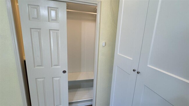 Building Photo - 700 Sweet Leaf Ln