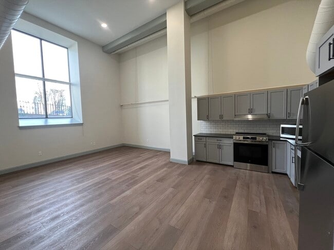 Building Photo - 160 Seabury St