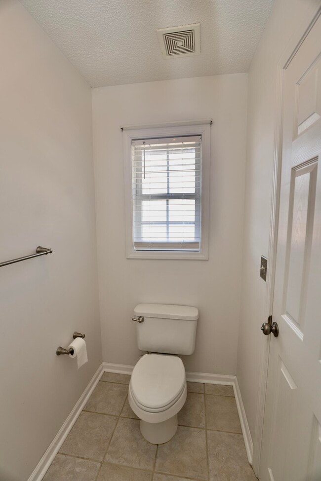 Building Photo - 3065 Temple Rd