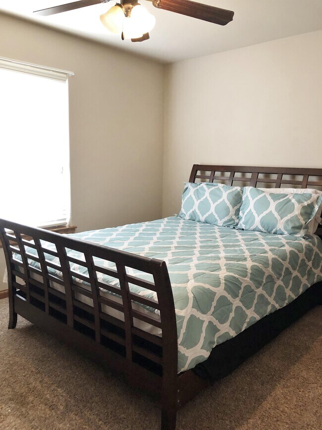 Building Photo - 10527 JORDYNN'S Xing