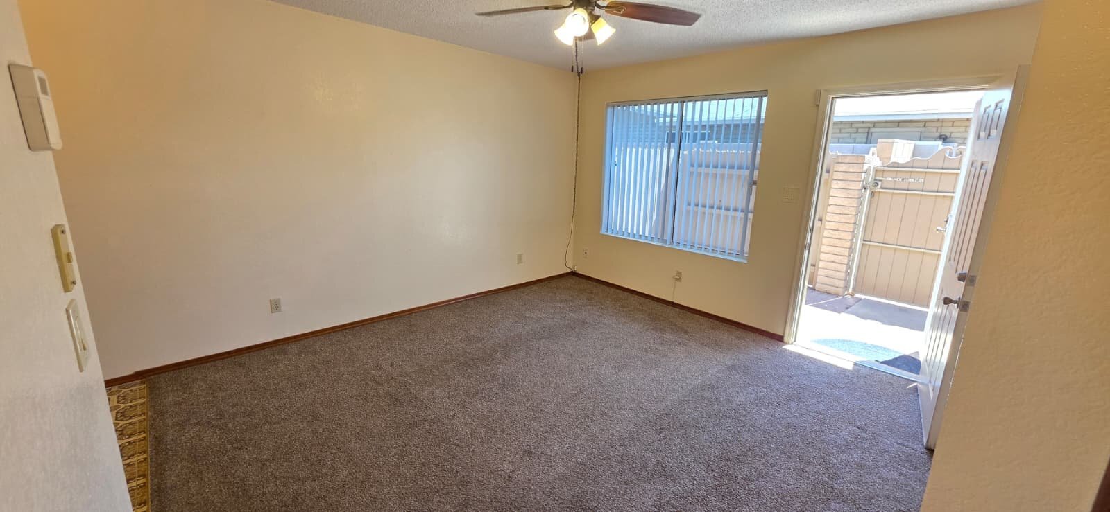 Building Photo - 1041 N Mesa Dr