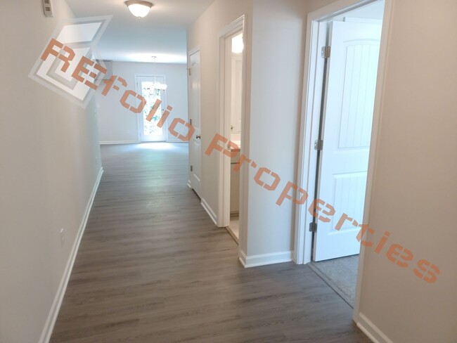 Building Photo - Beautiful 4 Bedroom, 3 Bath, 1-Car Garage ...