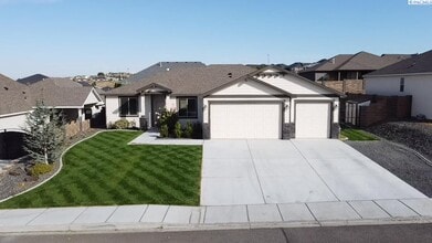 Building Photo - 6 to 18 mo lease available