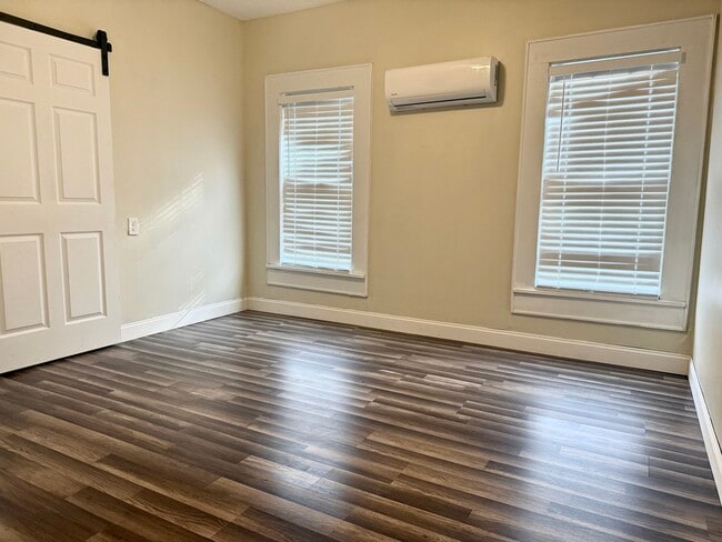 Building Photo - 119 S Mcsweyn Pl