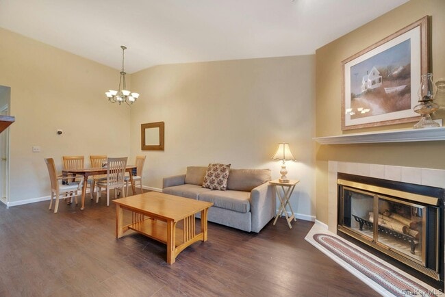 Building Photo - 2555 Youngs Ave