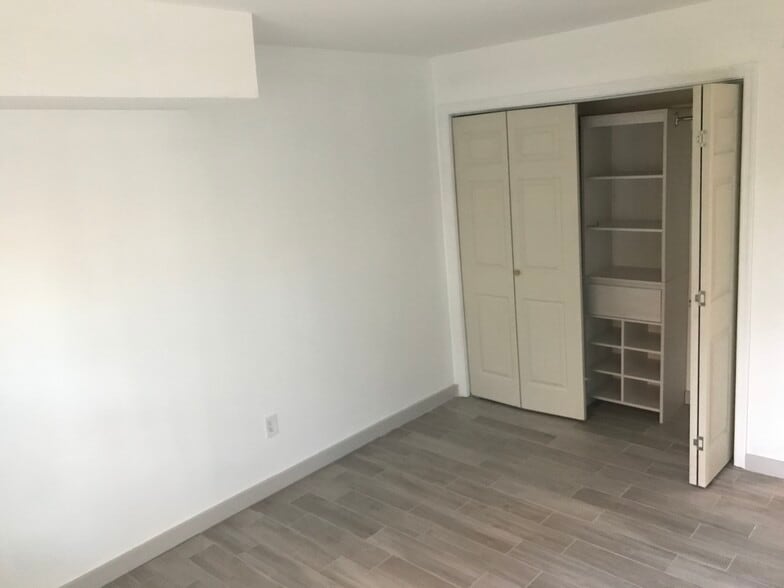 Building Photo - 5815 Rexford Dr