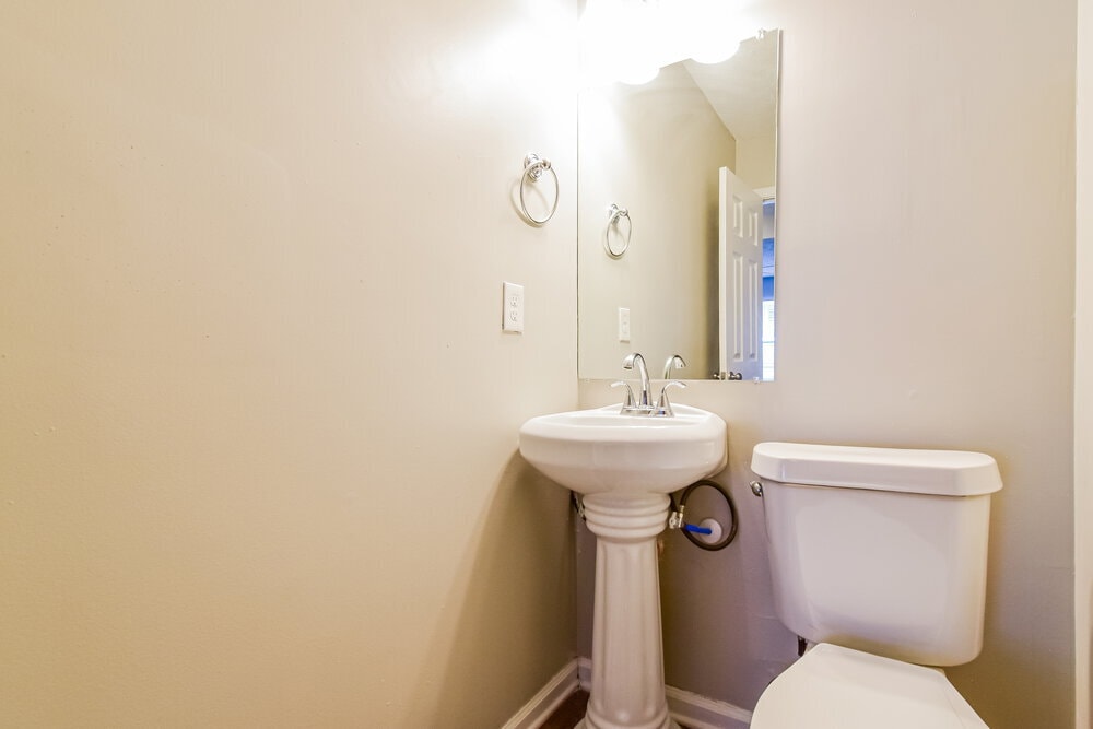 Building Photo - 6149 Raleigh Oaks Ct