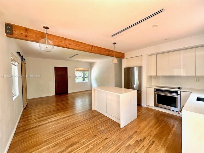 Primary Photo - 630 Cardinal St