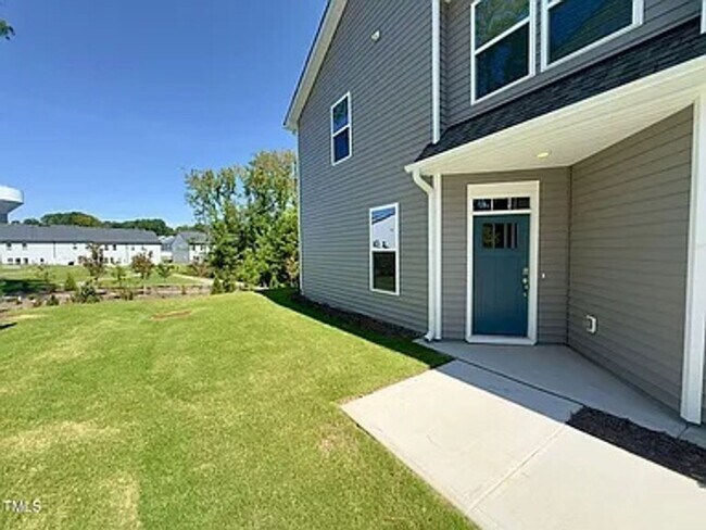 Building Photo - 1823 Hinesley Dr