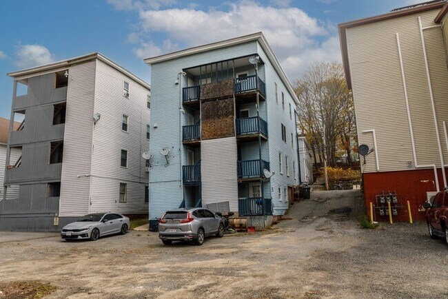 Building Photo - 13 Greenwood St