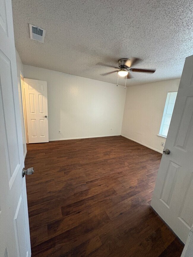 Building Photo - 806 Sirocco Dr
