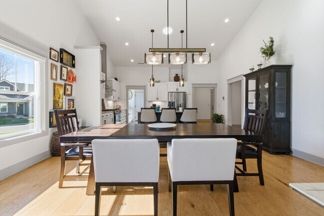 Building Photo - Modern & Fully-Furnished 3-Bedroom Home in Arden with Utilities Included