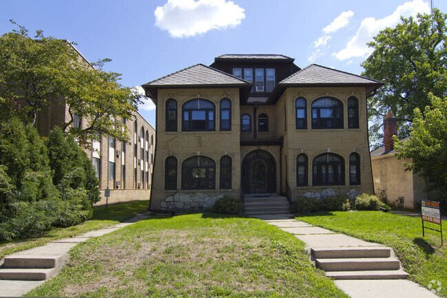 Building Photo - 4226 W. Highland Blvd. - 8 Unit