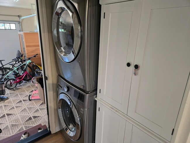Building Photo - Pets considered! Recently constructed McKi...