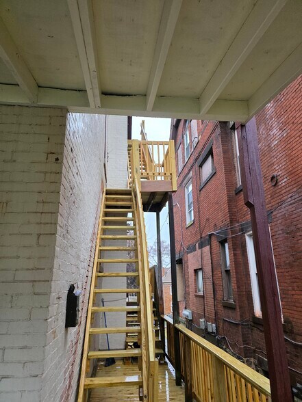 Building Photo - 5487 Hays St