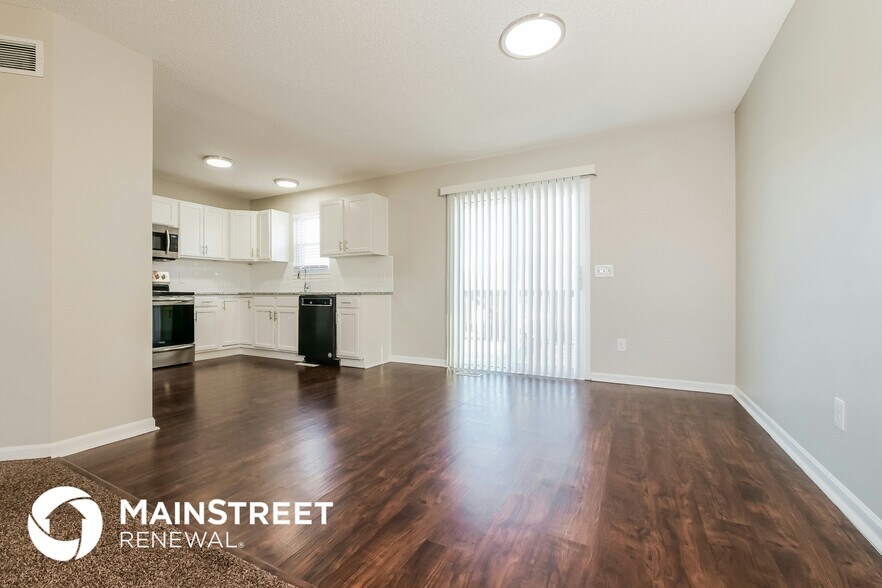 Building Photo - 12655 Oakwood