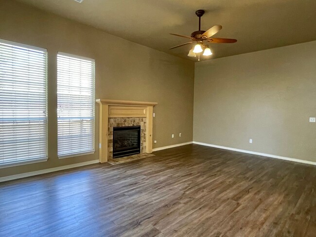 Building Photo - Beautiful 3 bed 2 bath home in a great loc...