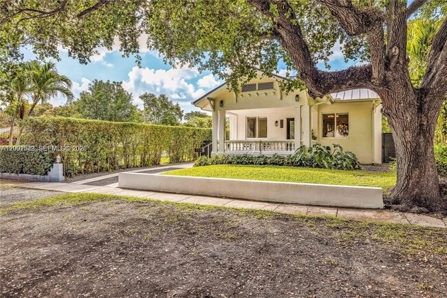 Building Photo - 320 NE 88th St