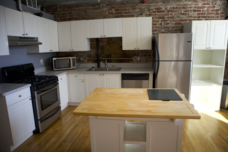 Butcher block island with extra storage - 244 Peters St SW