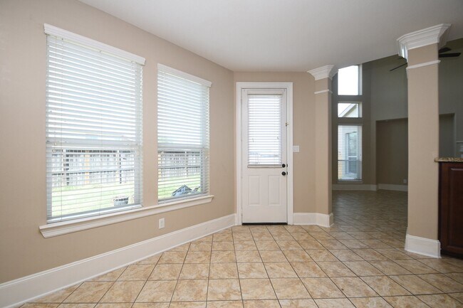 Building Photo - 606 Whitney Oaks Ln
