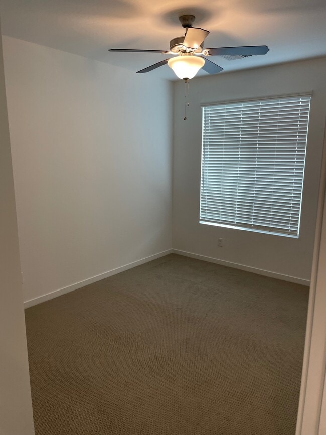 Building Photo - 901 S Smith Rd