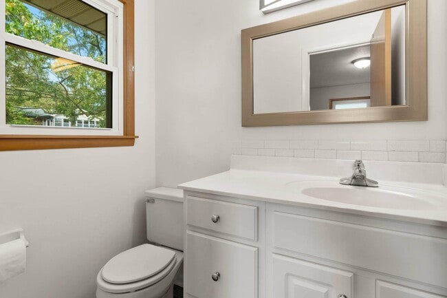 Building Photo - 2107 Garden Dr