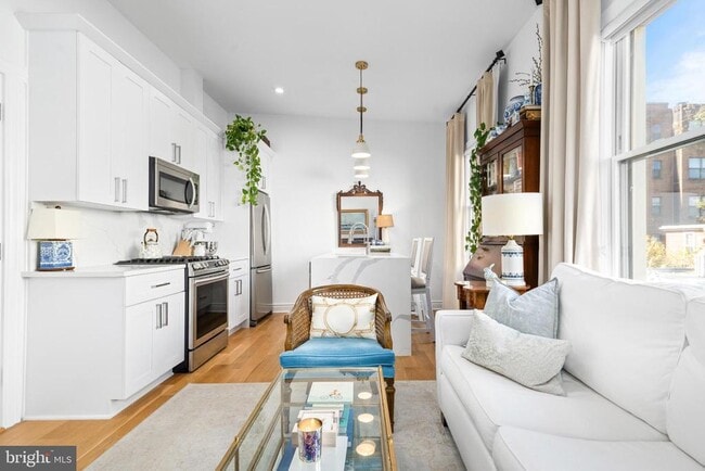 Building Photo - 317 3rd St SE