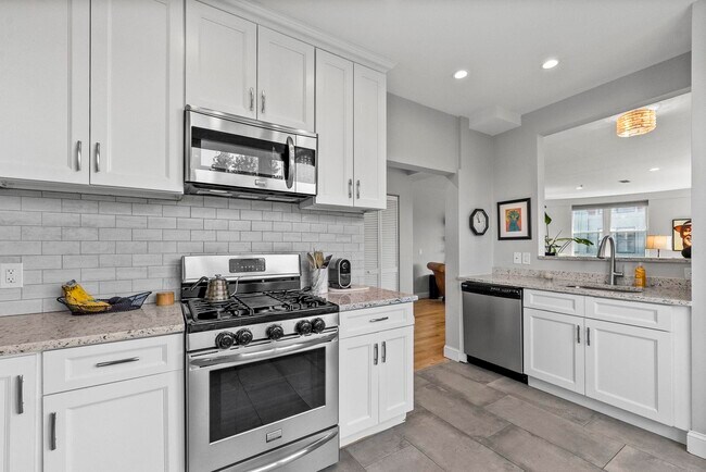Building Photo - 400 9th St