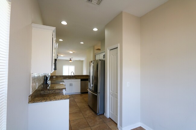 Building Photo - Stunning 3-Bed, 2.5-Bath End-Unit Townhome...