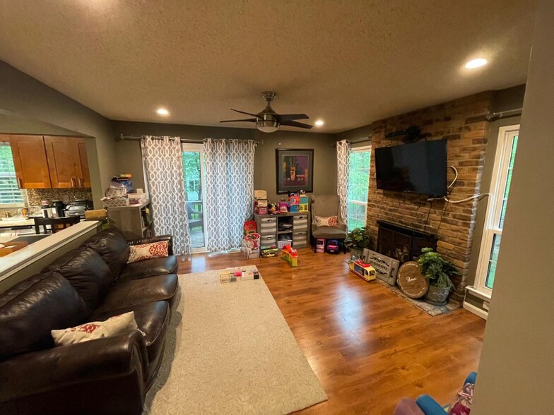 Building Photo - 3906 Cricket Cir