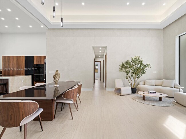 Building Photo - 543 NE 109th St