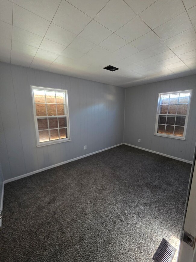 Building Photo - Nice Updated 3bd/1bath