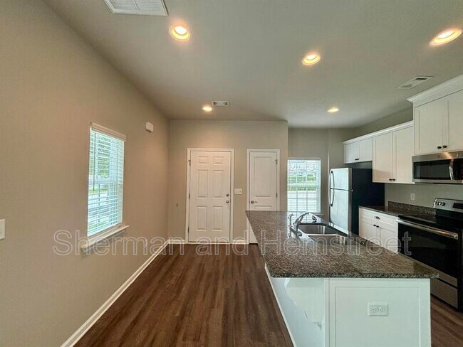 Building Photo - 602 Dobhill Ln