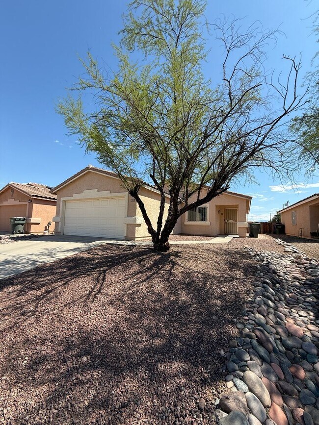 Building Photo - NEW CARPET! 3 Bed / 2 Bath Single Family Home – Spacious, Upgraded & Great Location!