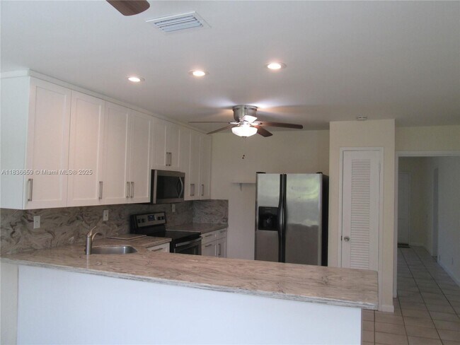 Building Photo - 4831 Bayview Dr