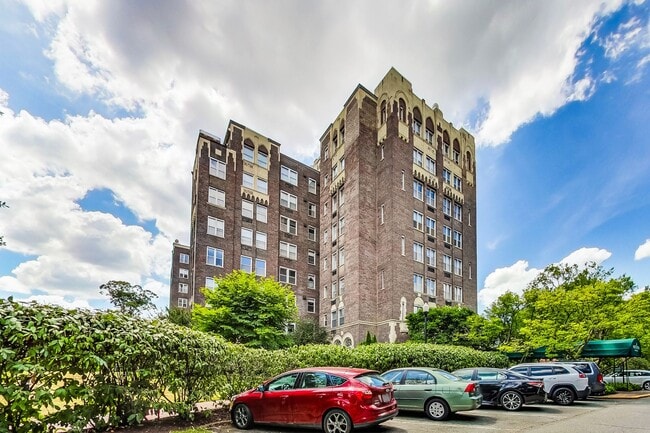 Building Photo - Elegant 2 Bedroom/ 2 Bath Unit in Westchester Cooperative - All Utilities Included!