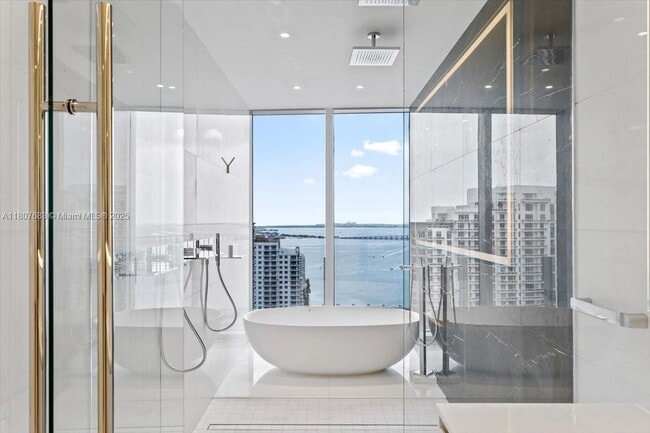 Building Photo - 300 Biscayne Blvd Way